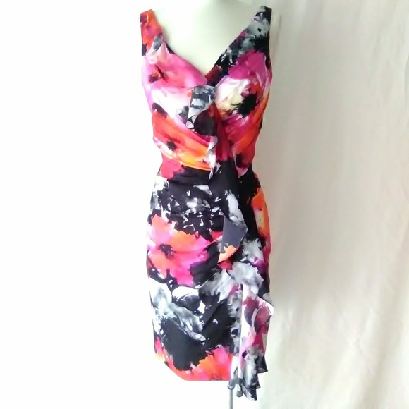 Carmen Marc Valvo Dresses & Skirts - Holiday Carmen Marc Valvo size 4 floral dress